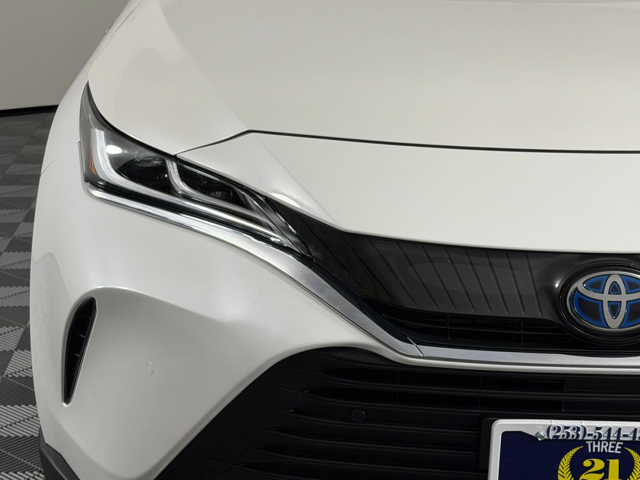 Used 2021 Toyota Venza XLE AWD/4WD image 4