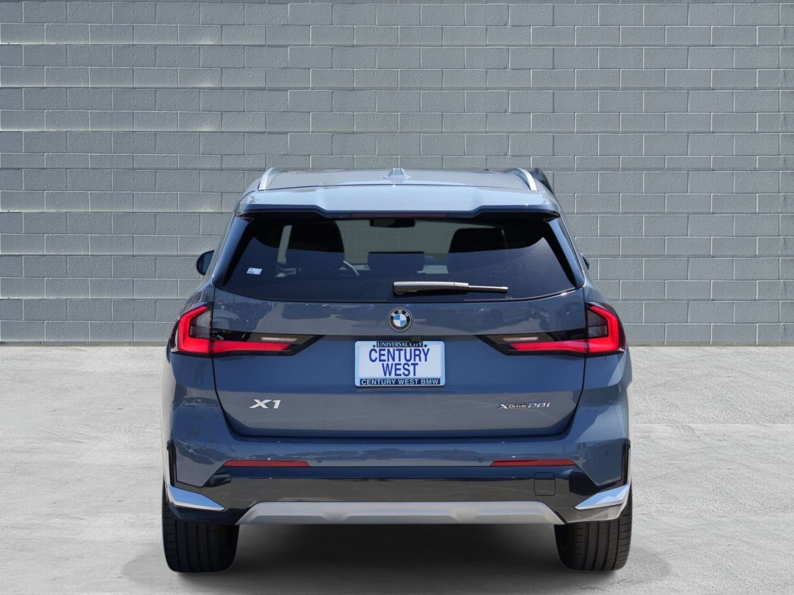 Used 2025 BMW X1 xDrive28i w/ Convenience Package AWD/4WD image 4