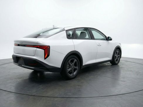 Used 2025 Kia K4 LXS image 9