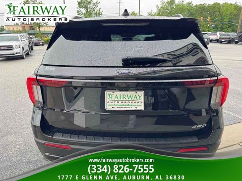 Used 2025 Ford Explorer ST-Line w/ ST-Line Street Pack AWD/4WD image 7