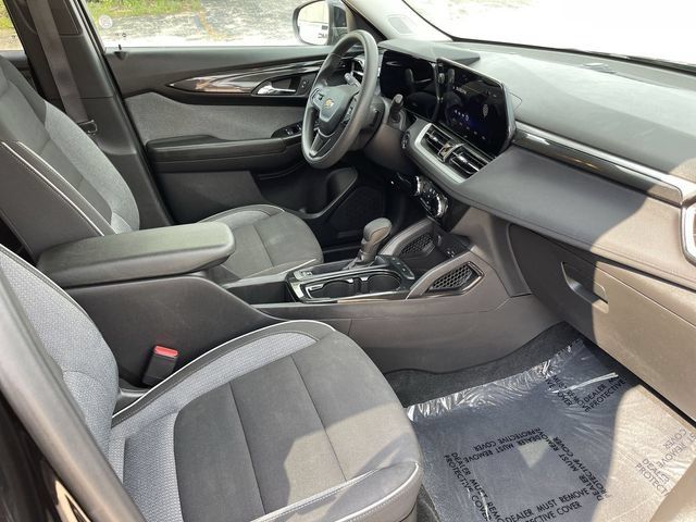 Used 2025 Chevrolet TrailBlazer LT FWD image 17