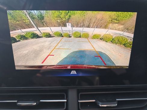 Used 2025 Chevrolet Trax LT w/ LT Convenience Package image 28