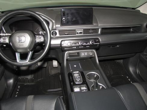 Certified 2025 Honda Pilot Touring image 14