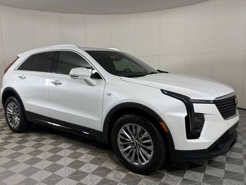 Certified 2025 Cadillac XT4 Premium Luxury w/ Technology Package FWD image 7