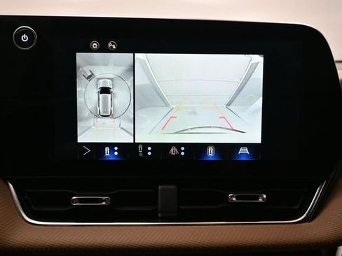Used 2025 Chevrolet Equinox ACTIV w/ Safety and Technology Package FWD image 17