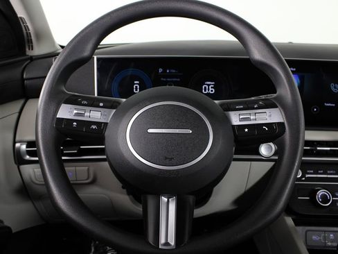 Certified 2025 Hyundai Tucson SE image 23