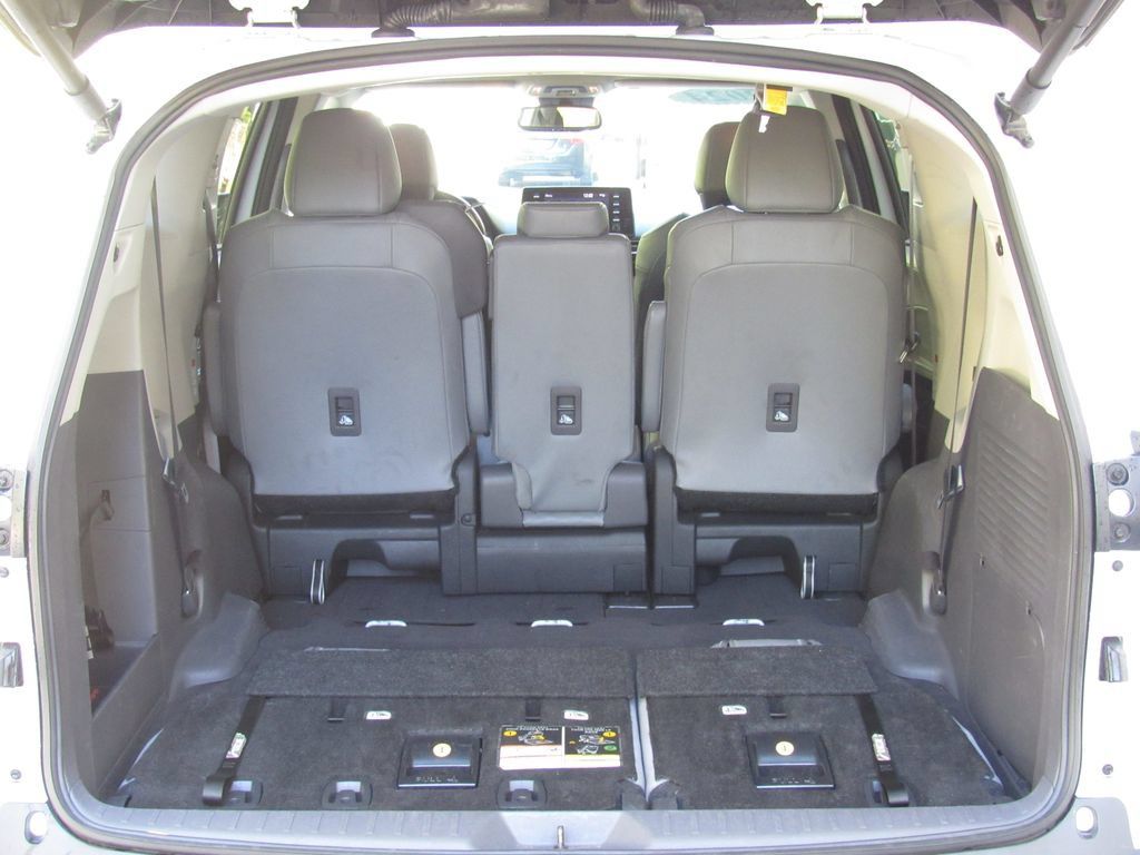 Certified 2024 Toyota Sienna XLE FWD image 23