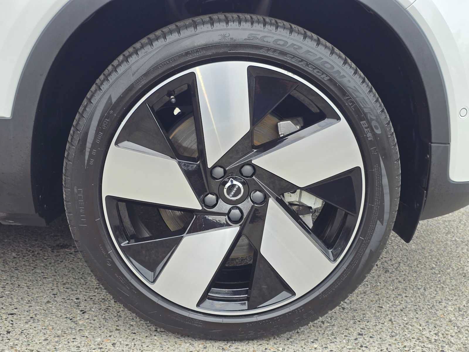 Used 2024 Volvo XC40 Recharge Plus w/ Protection Package Premier AWD/4WD image 10
