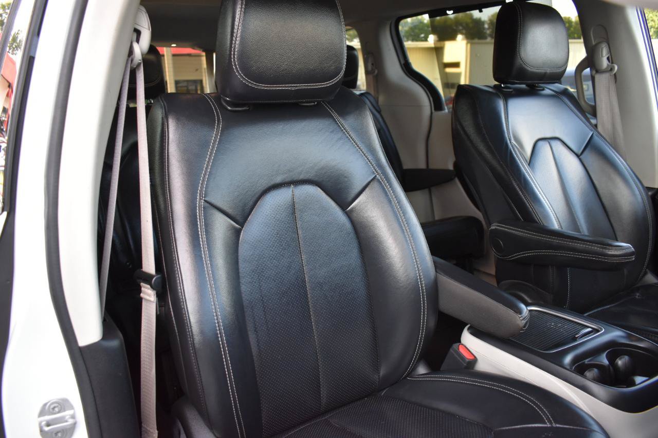 Used 2022 Chrysler Pacifica Touring-L FWD image 32