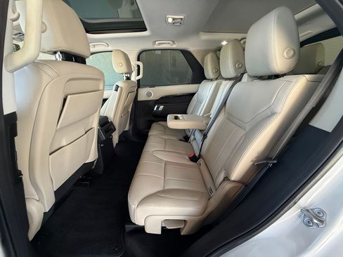 Used 2018 Land Rover Discovery SE AWD/4WD image 24