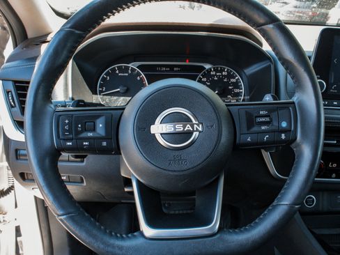 Used 2023 Nissan Rogue SV w/ SV Premium B Package AWD/4WD image 13