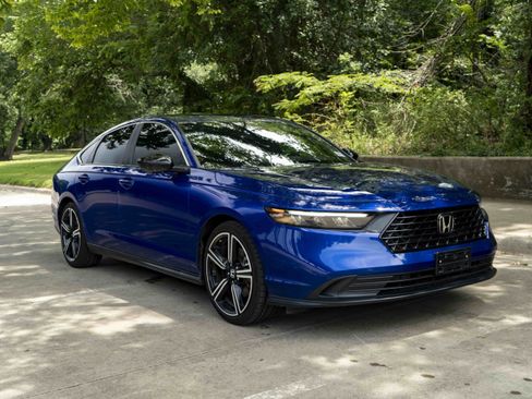 Used 2024 Honda Accord Sport image 2