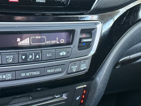 Used 2022 Honda Pilot Touring image 32