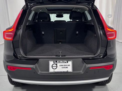 Certified 2025 Volvo XC40 B5 Plus AWD/4WD image 28