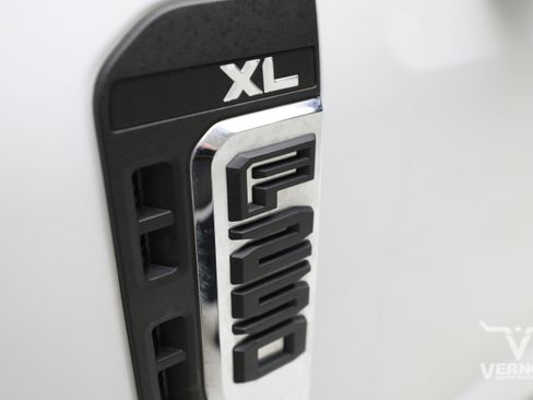 Used 2024 Ford F250 XL w/ XL Chrome Package image 34