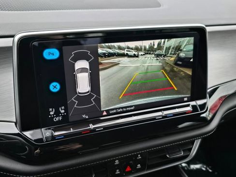 Used 2024 Volkswagen Atlas Cross Sport SE image 26