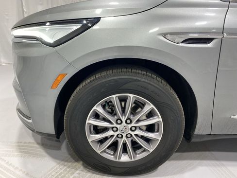Used 2024 Buick Enclave Premium image 18