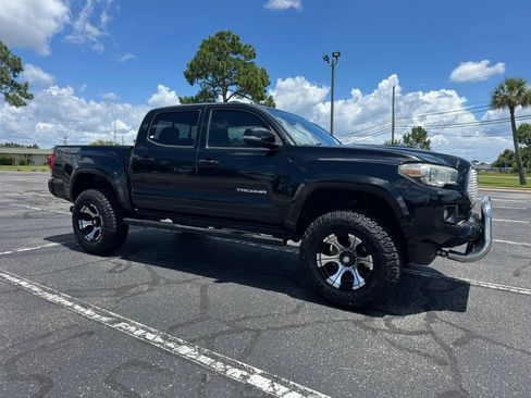 Used 2016 Toyota Tacoma TRD Sport w/ Towing Package AWD/4WD image 4