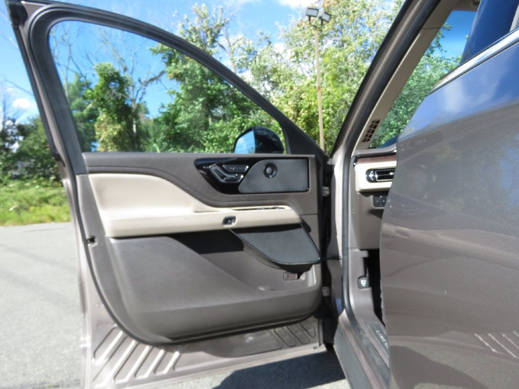 Used 2020 Lincoln Aviator Reserve w/ Equipment Group 201A AWD/4WD image 9