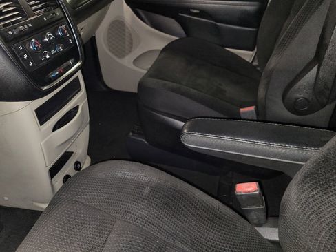Used 2019 Dodge Grand Caravan SE w/ UConnect Hands-Free Group FWD image 26