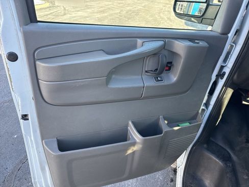Used 2015 Chevrolet Express 2500 Work Van image 4