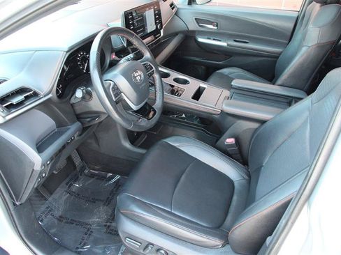 Used 2021 Toyota Sienna XSE AWD/4WD image 11