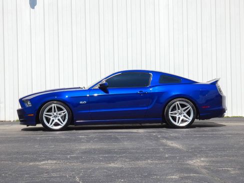 Used 2013 Ford Mustang GT image 23