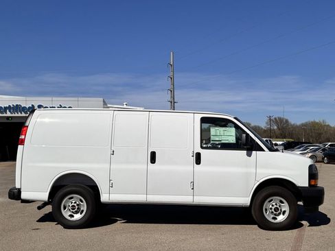 New 2025 GMC Savana 2500 w/ Driver Convenience Package image 3