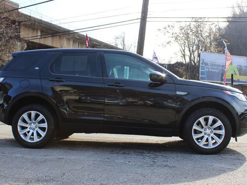 Used 2017 Land Rover Discovery Sport SE image 9