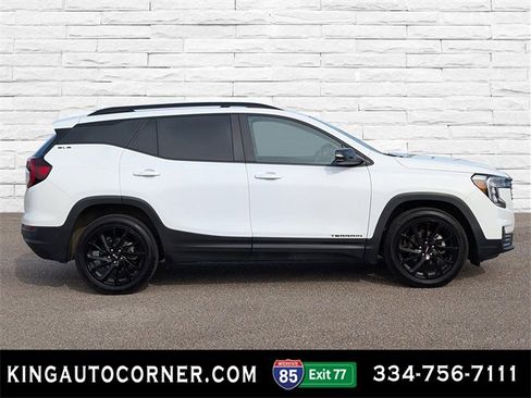 Used 2024 GMC Terrain SLE w/ Driver Convenience Package image 4