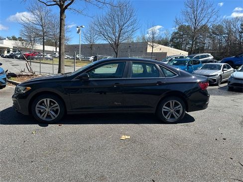 Certified 2024 Volkswagen Jetta SE image 4