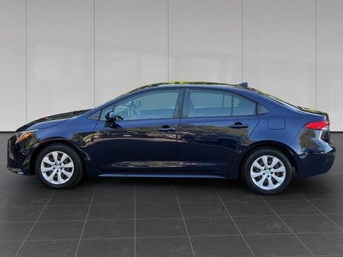 Used 2021 Toyota Corolla LE FWD image 2