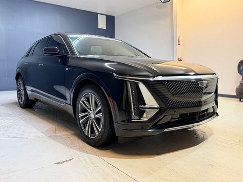 Certified 2024 Cadillac Lyriq Luxury RWD image 7