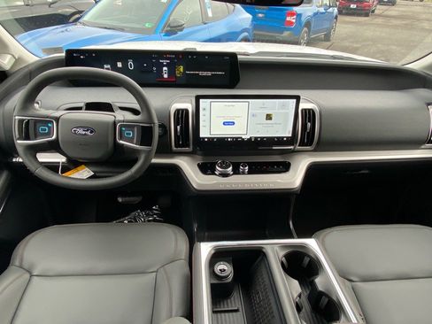 New 2025 Ford Expedition Max Active image 8