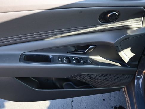 Used 2025 Hyundai Elantra Sport image 18