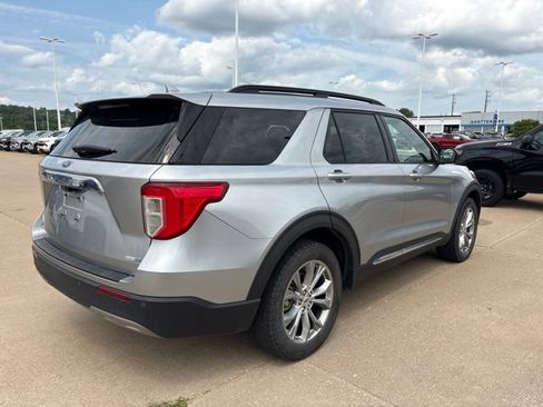 Used 2020 Ford Explorer XLT w/ Equipment Group 202A AWD/4WD image 3