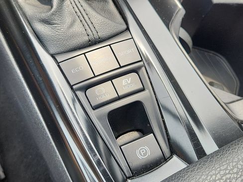 Used 2025 Toyota Camry SE FWD image 22