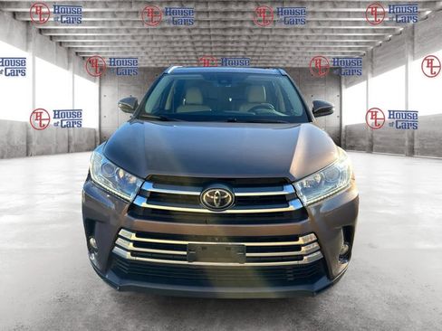 Used 2017 Toyota Highlander Limited Platinum AWD/4WD image 2