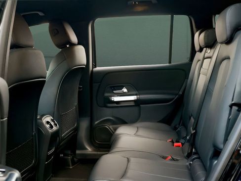 Used 2024 Mercedes-Benz GLB 250 image 21