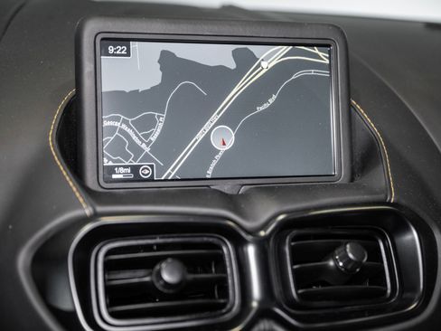 Used 2019 Aston Martin V8 Vantage Coupe image 25