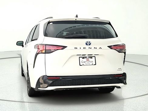 Used 2021 Toyota Sienna XSE FWD image 6