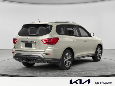 Used 2018 Nissan Pathfinder SV FWD image 2
