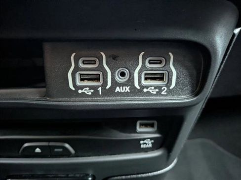 Used 2021 Chrysler Pacifica Touring w/ Uconnect Theater Family Group image 15