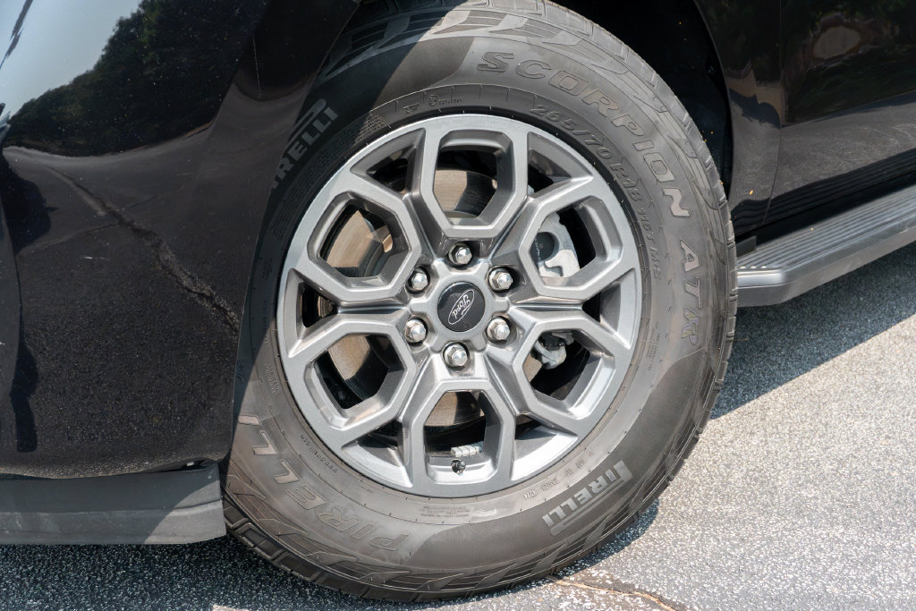 Used 2025 Ford Expedition Active RWD image 2