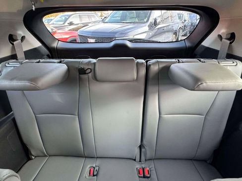 Used 2024 Toyota Highlander Limited image 12