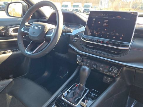 Certified 2025 Jeep Compass Trailhawk AWD/4WD image 9