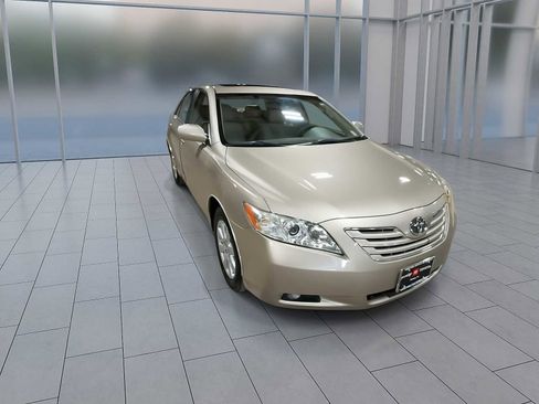 Used 2007 Toyota Camry XLE image 2