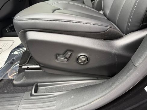 New 2027 Chrysler Pacifica Select w/ Family Tech Group AWD/4WD image 18