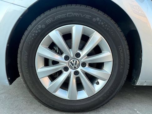 Used 2013 Volkswagen Beetle 2.5 FWD image 24