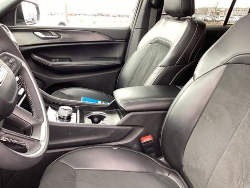 Used 2024 Jeep Grand Cherokee Altitude image 12